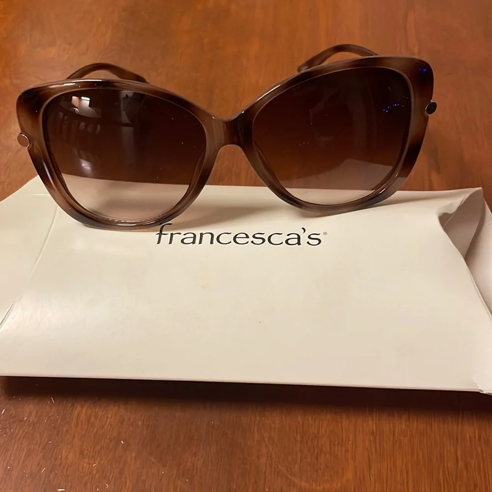 Large women’s sunglasses from Francesca’s ,EUC - Picture 1 of 3